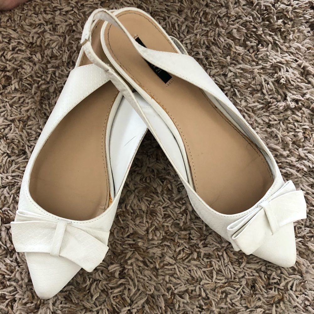 Forever 21 classy pointy toe flats